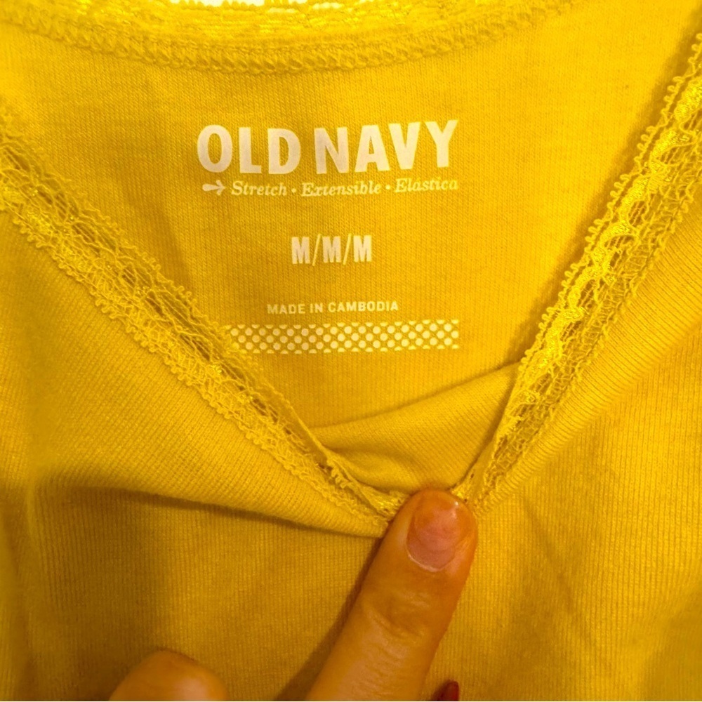 Old Navy NWT Yellow Tank Top With Lace Accents Size Medium - Picture 3 of 5